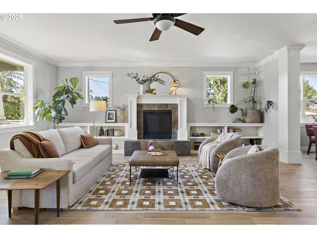 8952 N FORTUNE Ave, Portland, OR 97203
