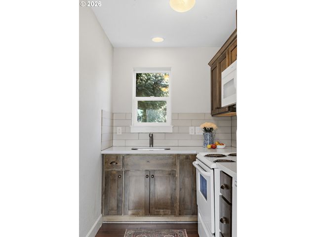 8952 N FORTUNE Ave, Portland, OR 97203