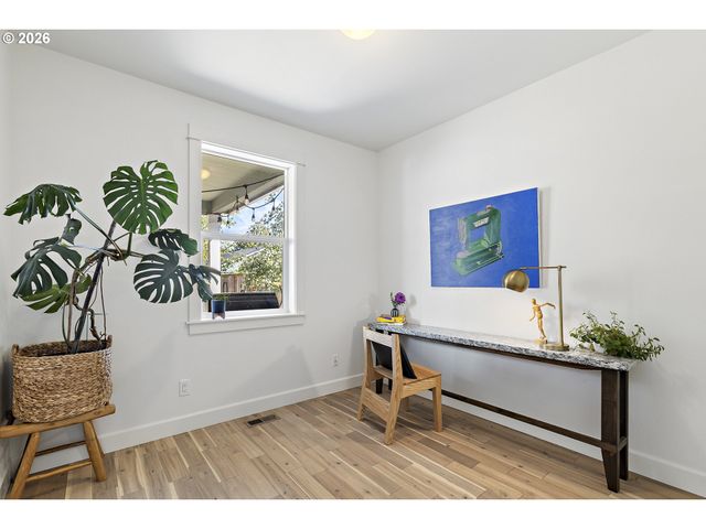 8952 N FORTUNE Ave, Portland, OR 97203