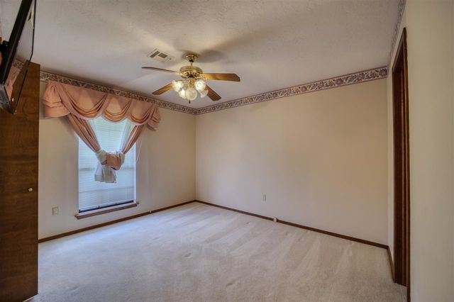 908 NW 74th St, Lawton, OK 73505