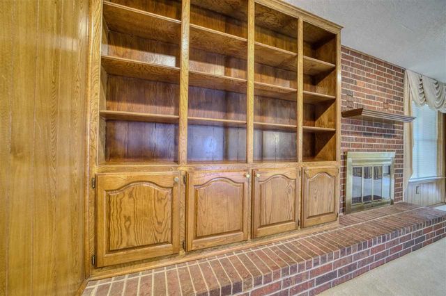 908 NW 74th St, Lawton, OK 73505