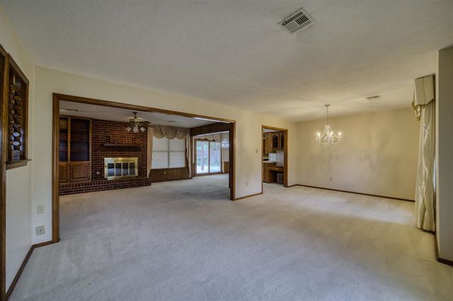 908 NW 74th St, Lawton, OK 73505