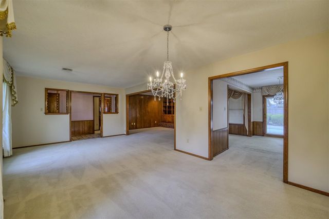 908 NW 74th St, Lawton, OK 73505