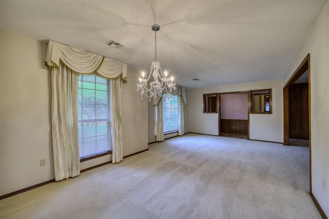 908 NW 74th St, Lawton, OK 73505