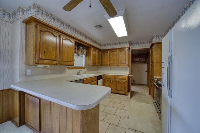 908 NW 74th St, Lawton, OK 73505
