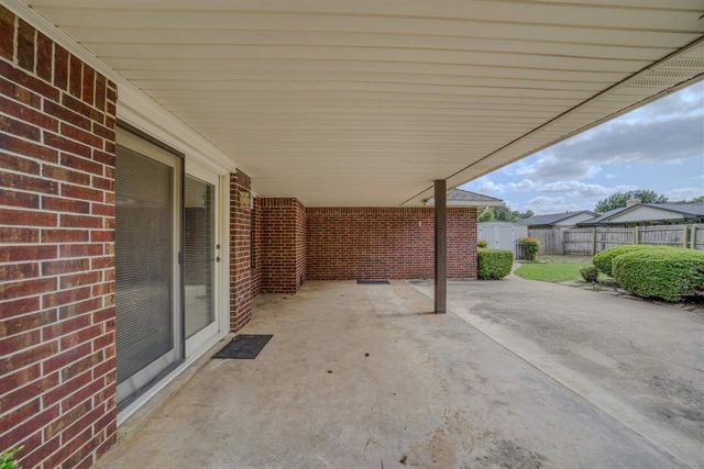 908 NW 74th St, Lawton, OK 73505