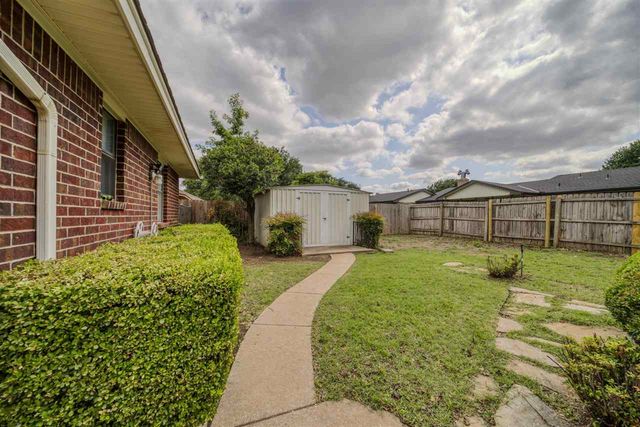 908 NW 74th St, Lawton, OK 73505