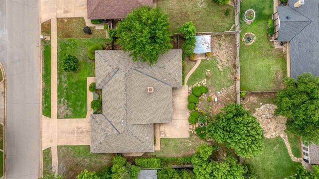 908 NW 74th St, Lawton, OK 73505
