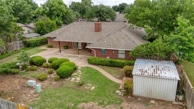 908 NW 74th St, Lawton, OK 73505