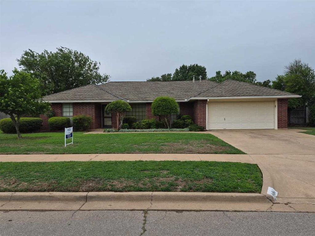 908 NW 74th St, Lawton, OK 73505
