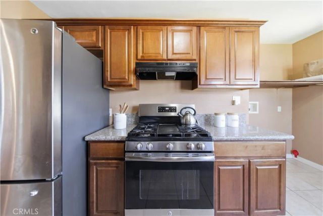 896 Valencia, Colton, CA 92324