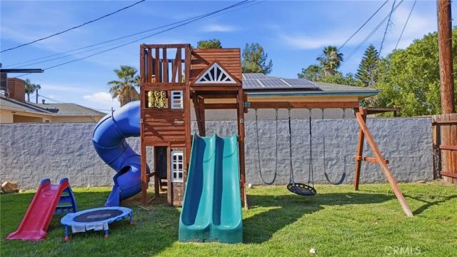 896 Valencia, Colton, CA 92324