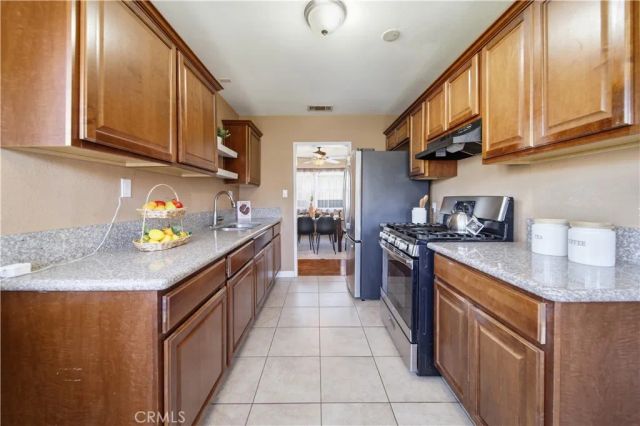 896 Valencia, Colton, CA 92324