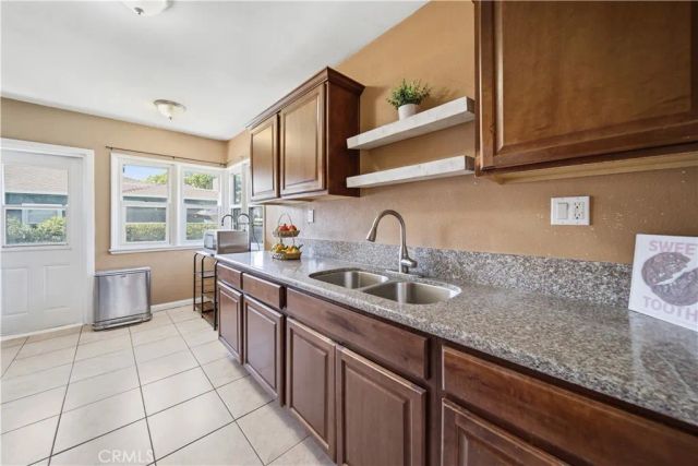 896 Valencia, Colton, CA 92324