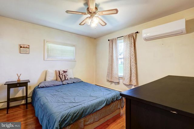 210 S 8TH ST, Akron, PA 17501