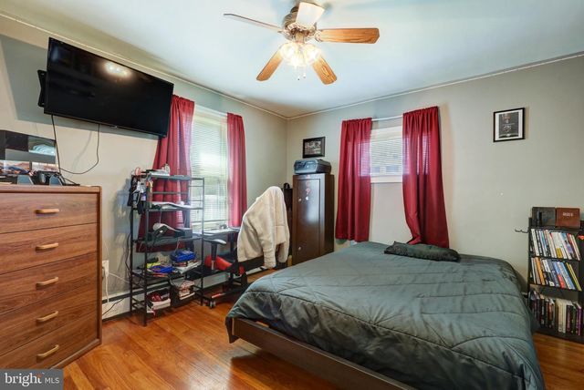 210 S 8TH ST, Akron, PA 17501