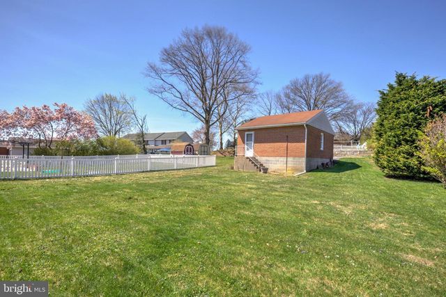 210 S 8TH ST, Akron, PA 17501