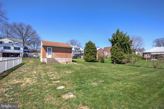 210 S 8TH ST, Akron, PA 17501
