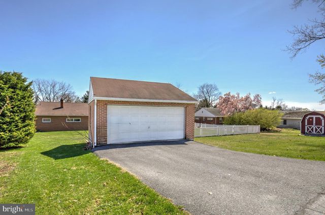 210 S 8TH ST, Akron, PA 17501