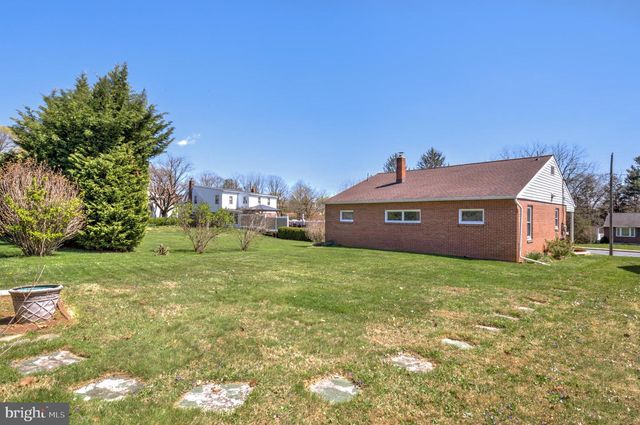 210 S 8TH ST, Akron, PA 17501