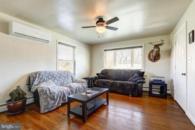 210 S 8TH ST, Akron, PA 17501