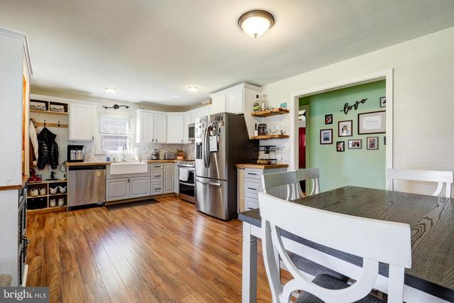 210 S 8TH ST, Akron, PA 17501