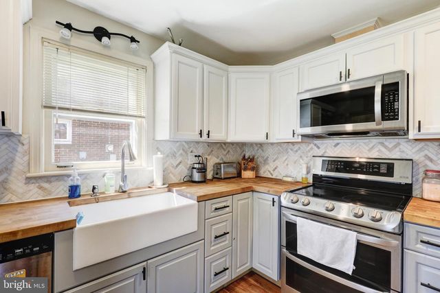210 S 8TH ST, Akron, PA 17501