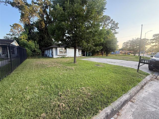 9318 Sterlingshire Street, Houston, TX 77078