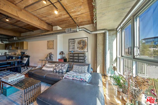 530 S Hewitt Street 326, Los Angeles, CA 90013