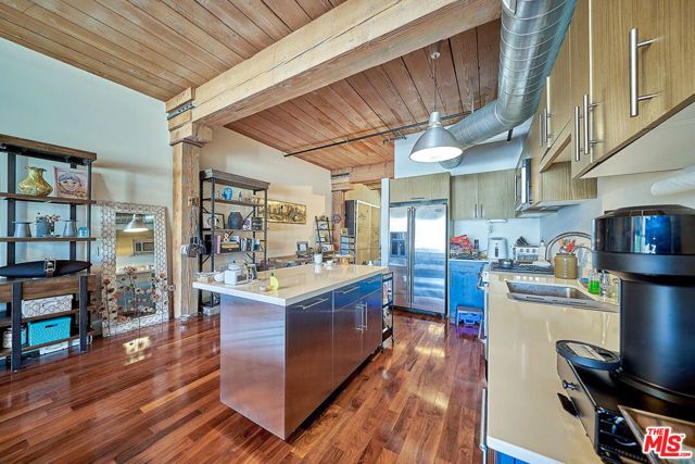 530 S Hewitt Street 326, Los Angeles, CA 90013