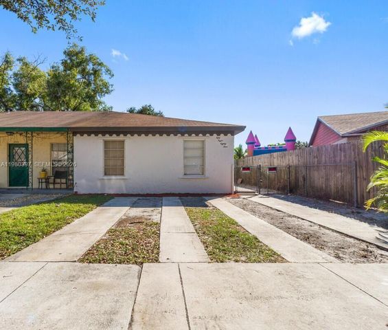 5884 S 38th St 5884, Green Acres, FL 33463