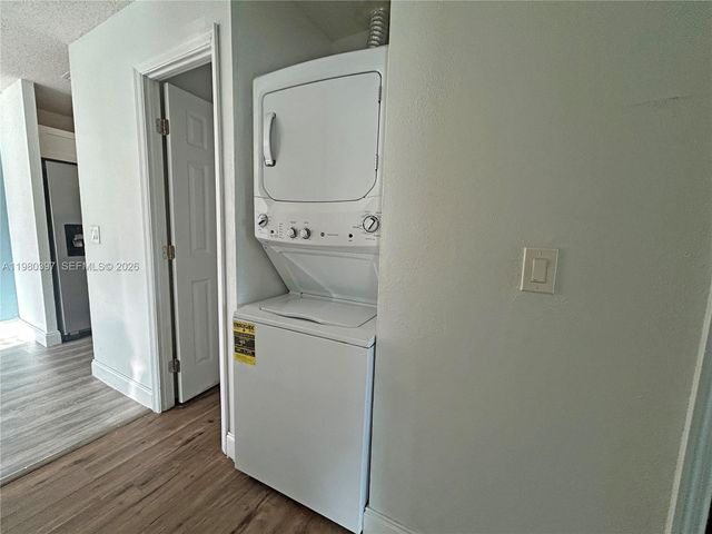 5884 S 38th St 5884, Green Acres, FL 33463