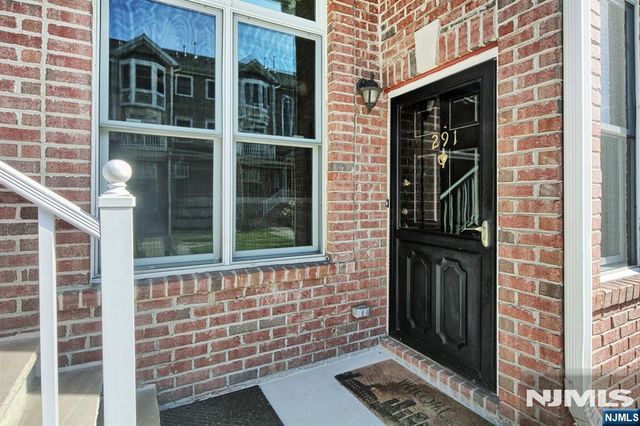 291 Roslyn Court, West New York, NJ 07093
