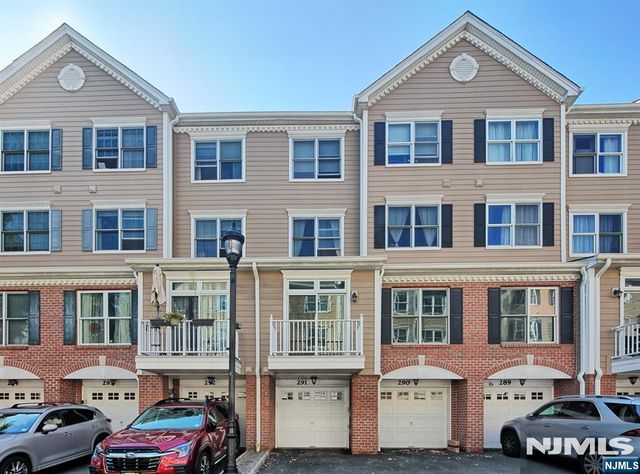 291 Roslyn Court, West New York, NJ 07093
