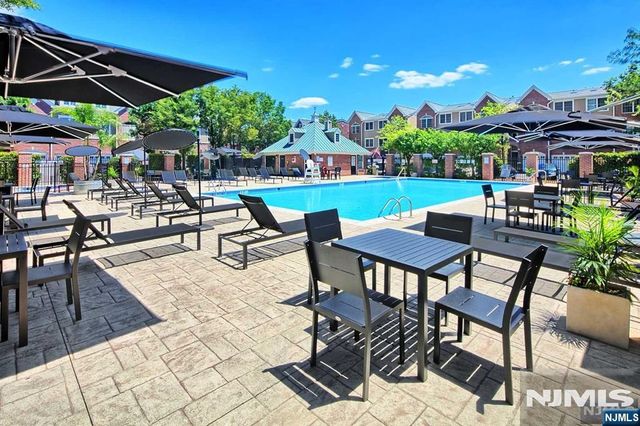 291 Roslyn Court, West New York, NJ 07093
