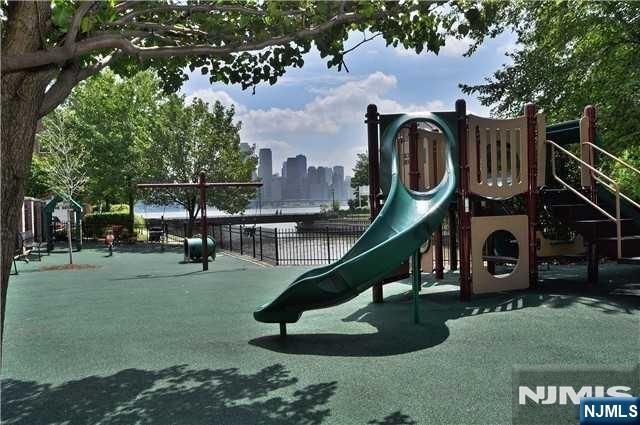 291 Roslyn Court, West New York, NJ 07093