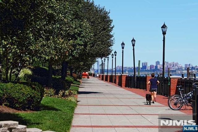 291 Roslyn Court, West New York, NJ 07093