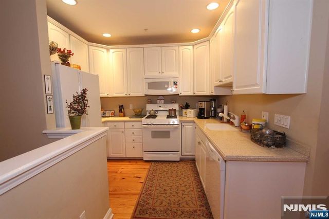 291 Roslyn Court, West New York, NJ 07093