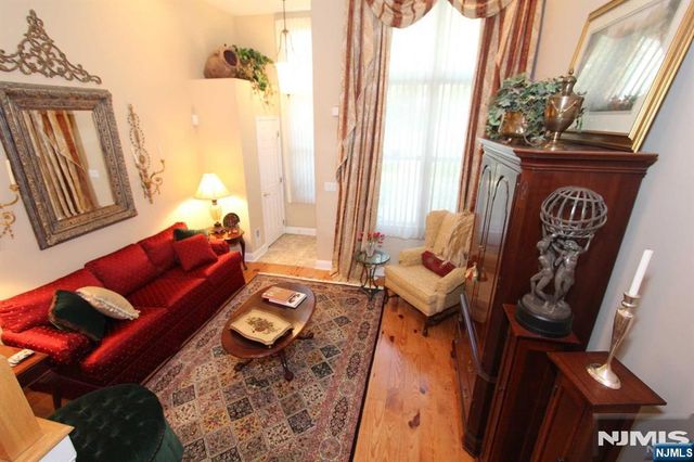 291 Roslyn Court, West New York, NJ 07093