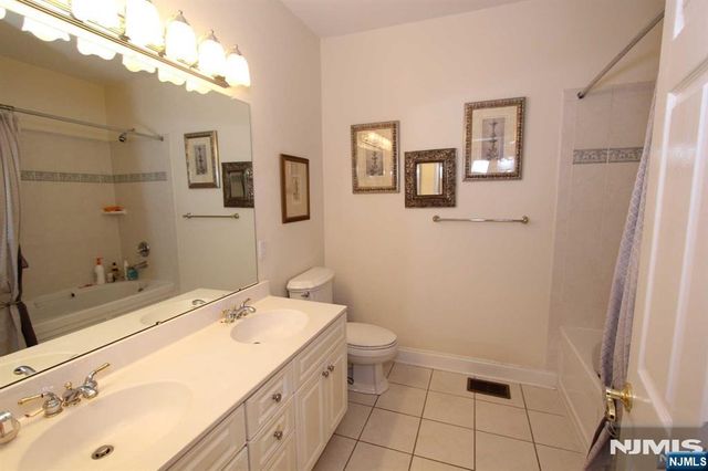 291 Roslyn Court, West New York, NJ 07093