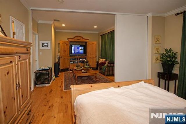 291 Roslyn Court, West New York, NJ 07093