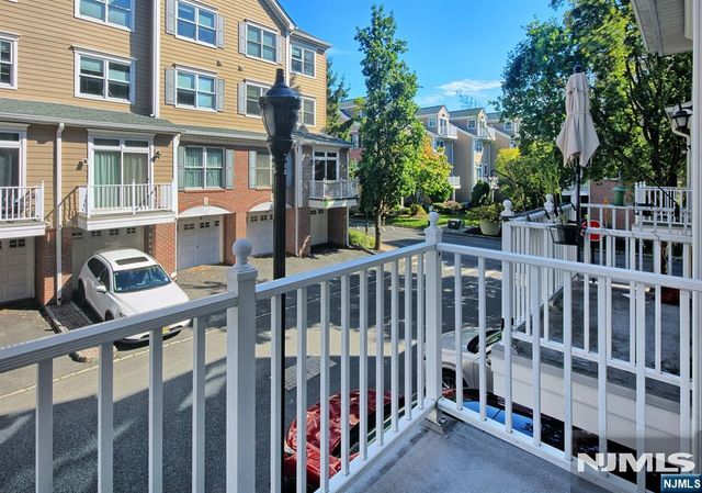 291 Roslyn Court, West New York, NJ 07093