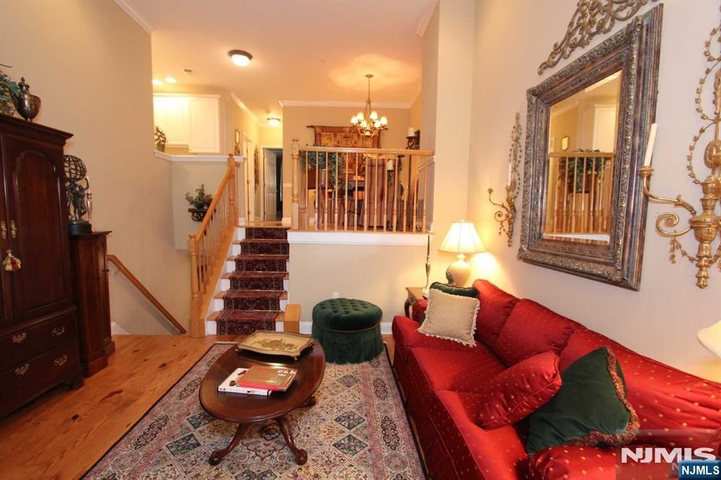291 Roslyn Court, West New York, NJ 07093