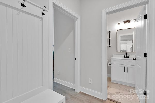 1013 Simfield Valley Court, Matthews, NC 28105