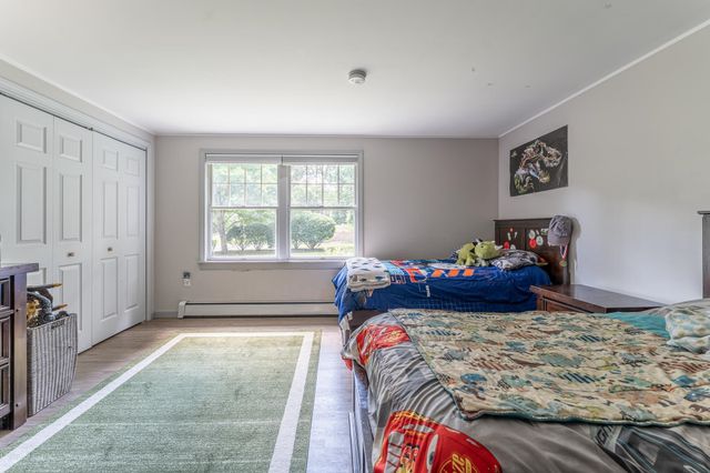 7 Woods Avenue, Londonderry, NH 03053