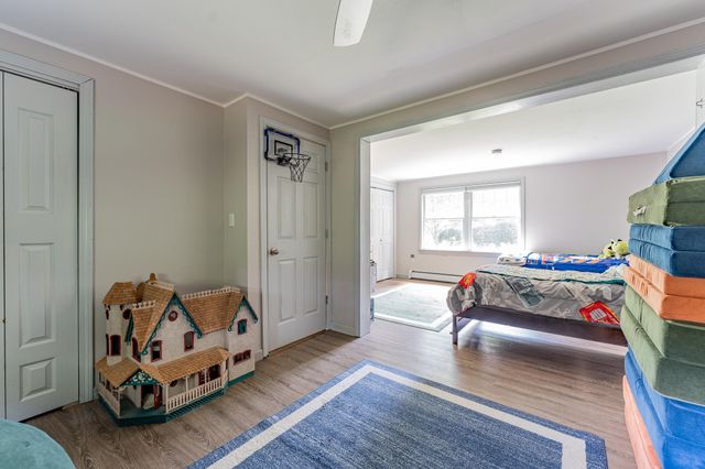 7 Woods Avenue, Londonderry, NH 03053