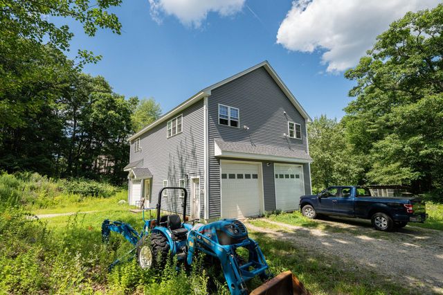 7 Woods Avenue, Londonderry, NH 03053