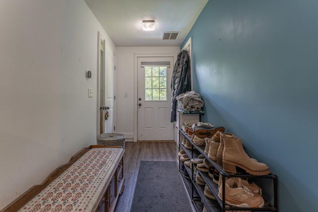 7 Woods Avenue, Londonderry, NH 03053