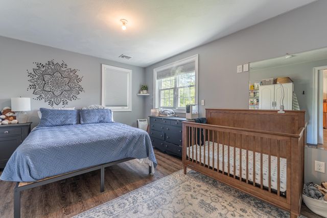 7 Woods Avenue, Londonderry, NH 03053