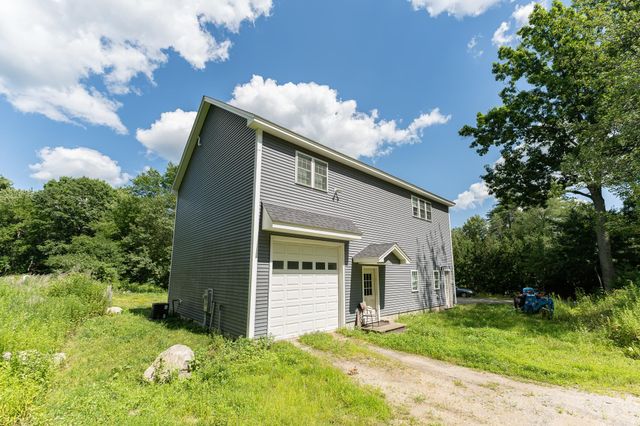 7 Woods Avenue, Londonderry, NH 03053